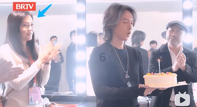 表达能力不好,一说话脑子空白,是因为词汇量少还是不够自信?网-分享你的喜悦,探索新世界